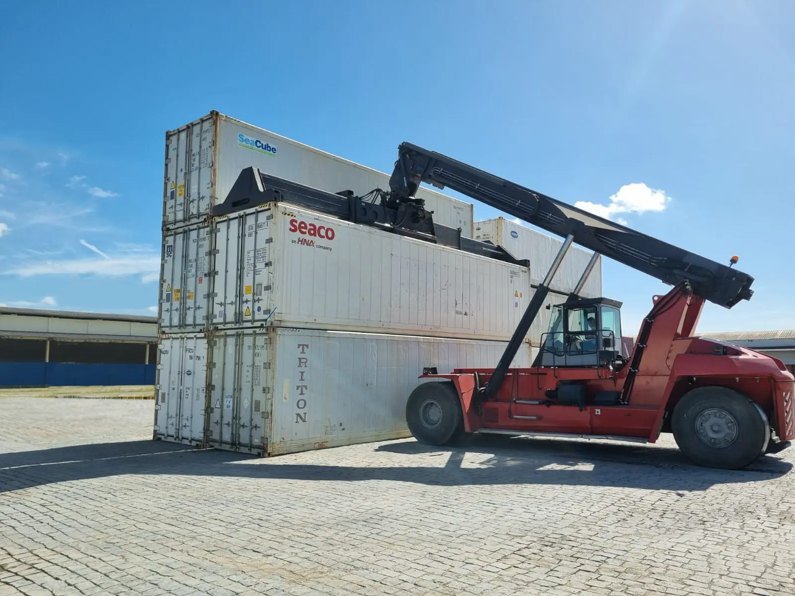 Stacking Container Reefer Pre-Stacking of Reefer Containers | Grupo Teporti